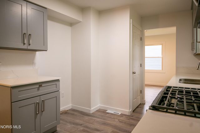 1236 Eastland Drive, Oregon, OH 43616