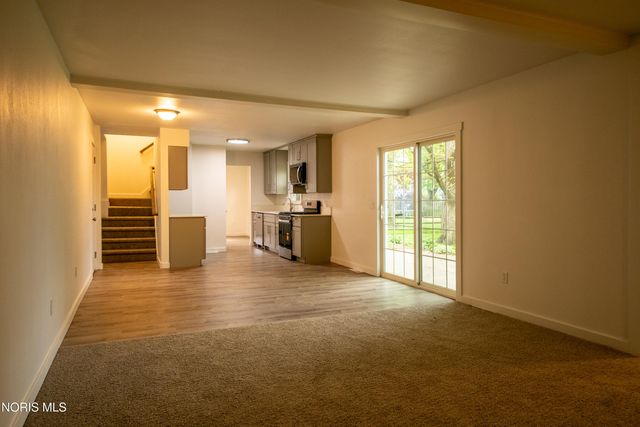 1236 Eastland Drive, Oregon, OH 43616