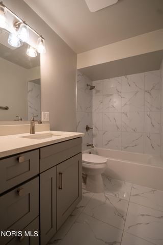 1236 Eastland Drive, Oregon, OH 43616