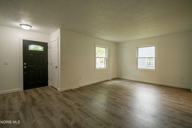 1236 Eastland Drive, Oregon, OH 43616