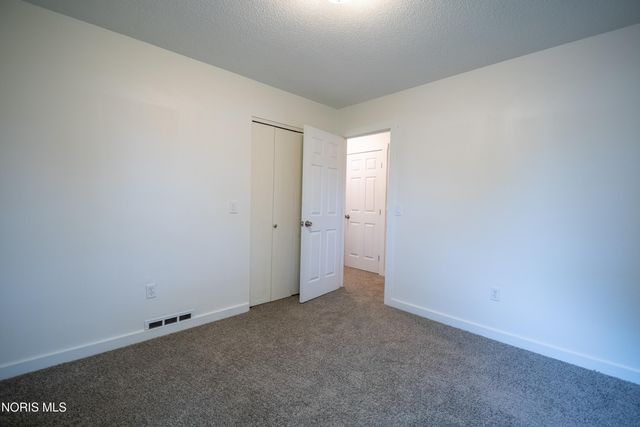 1236 Eastland Drive, Oregon, OH 43616
