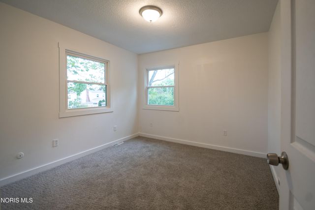 1236 Eastland Drive, Oregon, OH 43616
