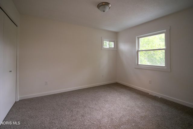 1236 Eastland Drive, Oregon, OH 43616