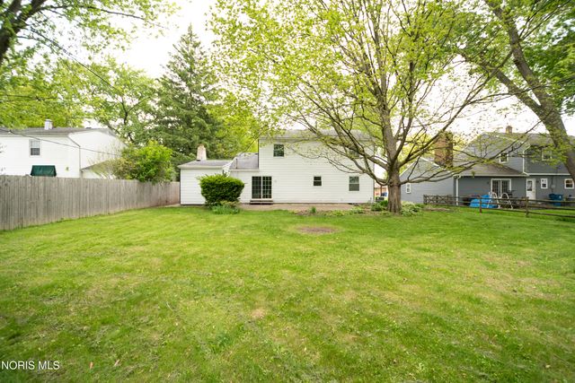 1236 Eastland Drive, Oregon, OH 43616