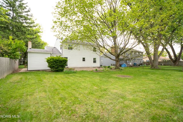 1236 Eastland Drive, Oregon, OH 43616
