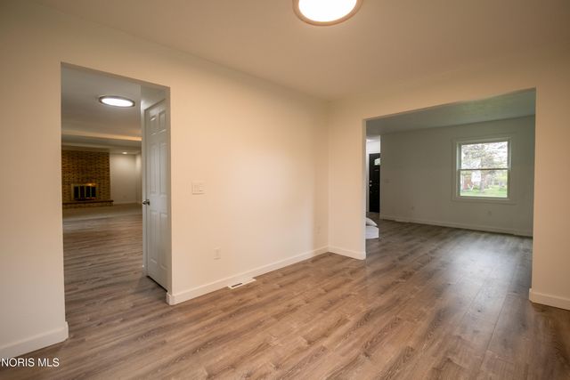 1236 Eastland Drive, Oregon, OH 43616