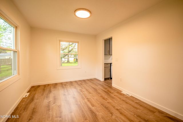 1236 Eastland Drive, Oregon, OH 43616