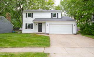 1236 Eastland Drive, Oregon, OH 43616