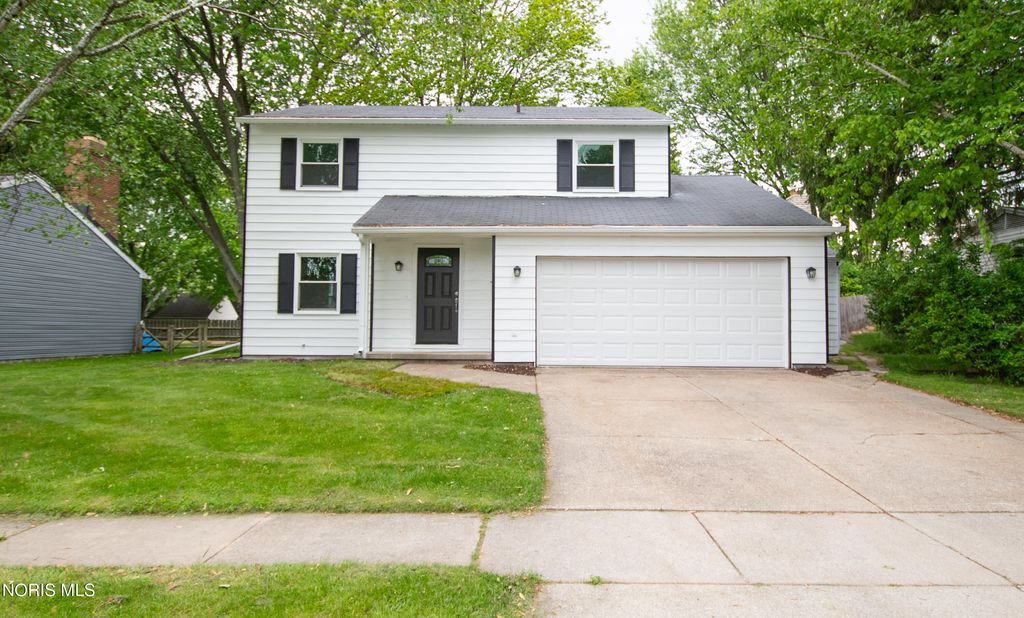 1236 Eastland Drive, Oregon, OH 43616