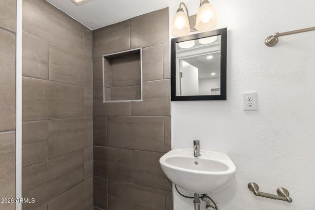 6935 E 4TH Street 4, Scottsdale, AZ 85251