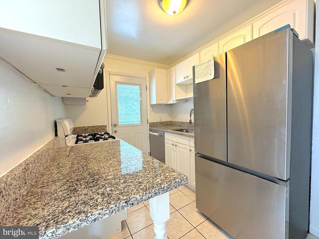 5700 FENWICK DR, Alexandria, VA 22303