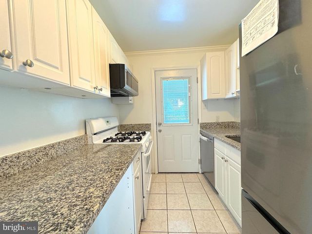 5700 FENWICK DR, Alexandria, VA 22303