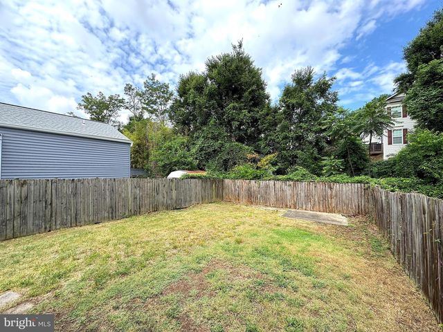 5700 FENWICK DR, Alexandria, VA 22303