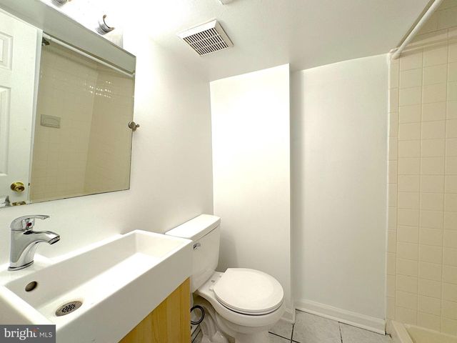 5700 FENWICK DR, Alexandria, VA 22303