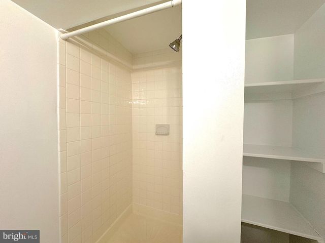5700 FENWICK DR, Alexandria, VA 22303