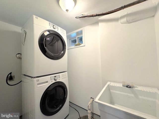 5700 FENWICK DR, Alexandria, VA 22303