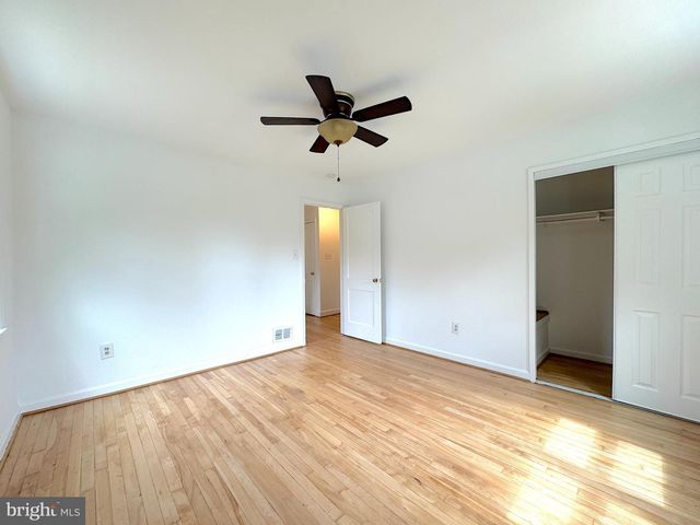 5700 FENWICK DR, Alexandria, VA 22303