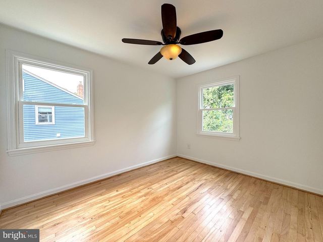 5700 FENWICK DR, Alexandria, VA 22303