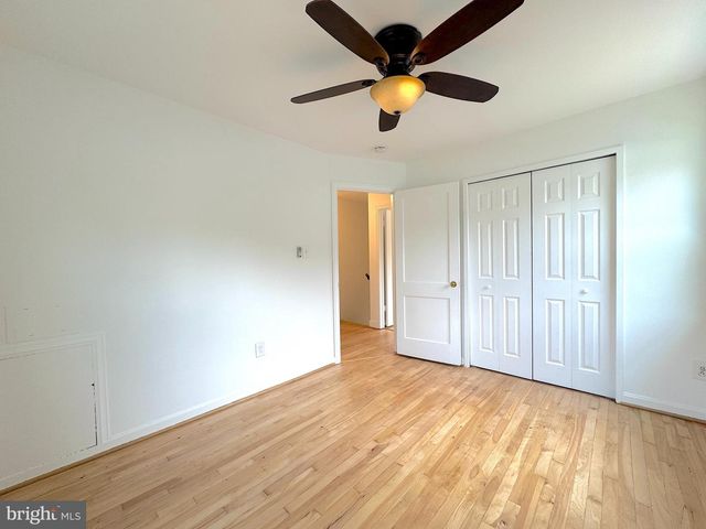 5700 FENWICK DR, Alexandria, VA 22303