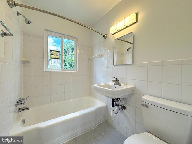 5700 FENWICK DR, Alexandria, VA 22303