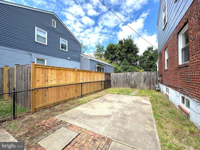 5700 FENWICK DR, Alexandria, VA 22303