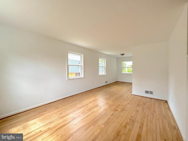 5700 FENWICK DR, Alexandria, VA 22303
