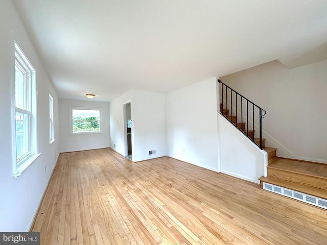 5700 FENWICK DR, Alexandria, VA 22303