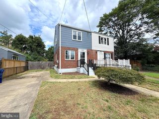 5700 FENWICK DR, Alexandria, VA 22303