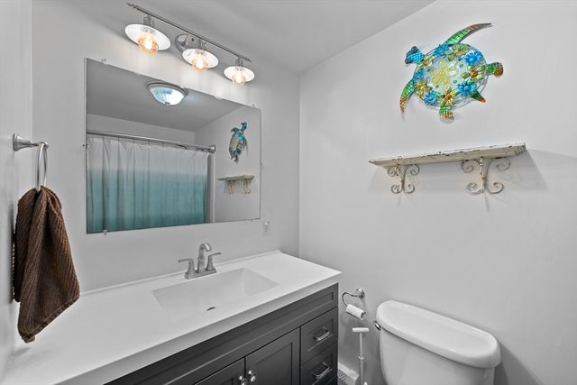 10 Blueberry Ln, Sturbridge, MA 01566