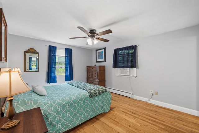 10 Blueberry Ln, Sturbridge, MA 01566