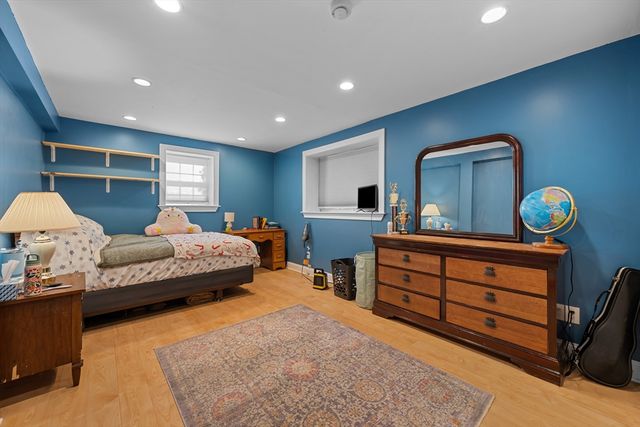 10 Blueberry Ln, Sturbridge, MA 01566
