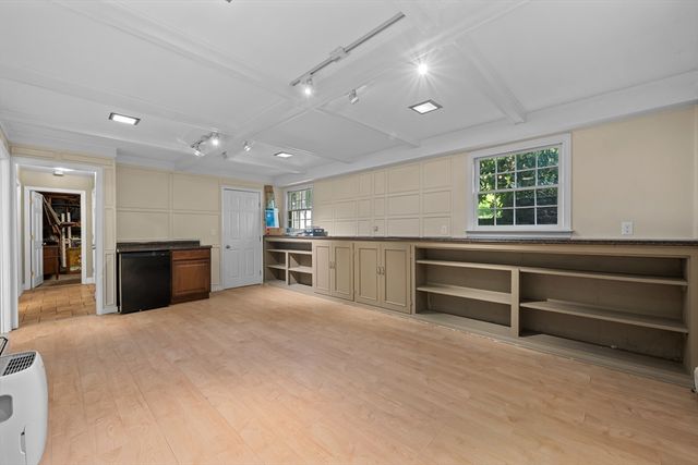 10 Blueberry Ln, Sturbridge, MA 01566