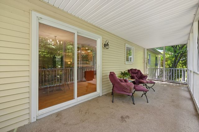 10 Blueberry Ln, Sturbridge, MA 01566