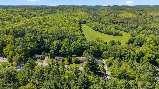 10 Blueberry Ln, Sturbridge, MA 01566