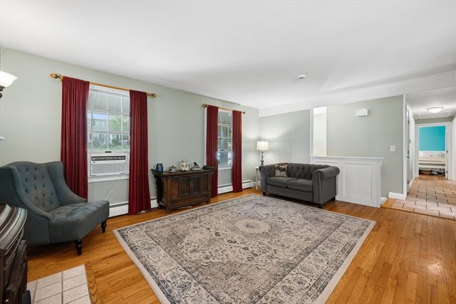10 Blueberry Ln, Sturbridge, MA 01566