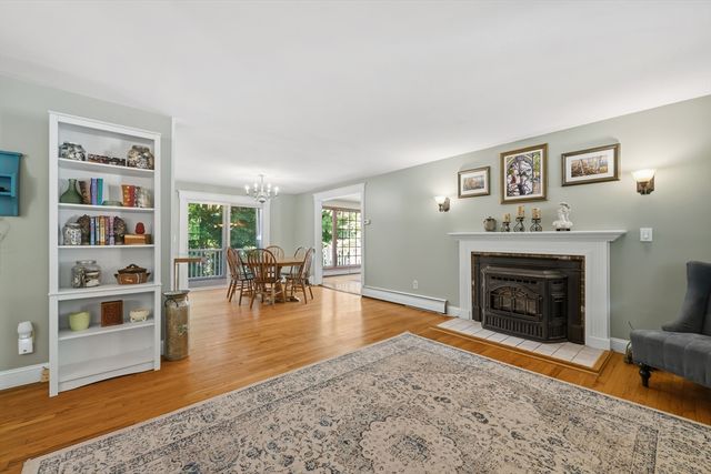 10 Blueberry Ln, Sturbridge, MA 01566