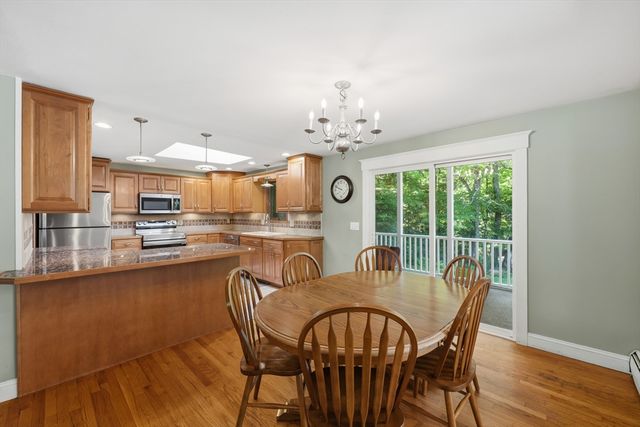 10 Blueberry Ln, Sturbridge, MA 01566