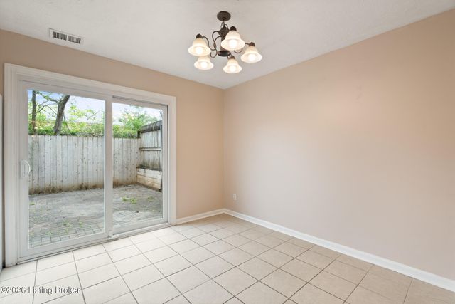 9840 Oakshire Dr, Jeffersontown, KY 40299