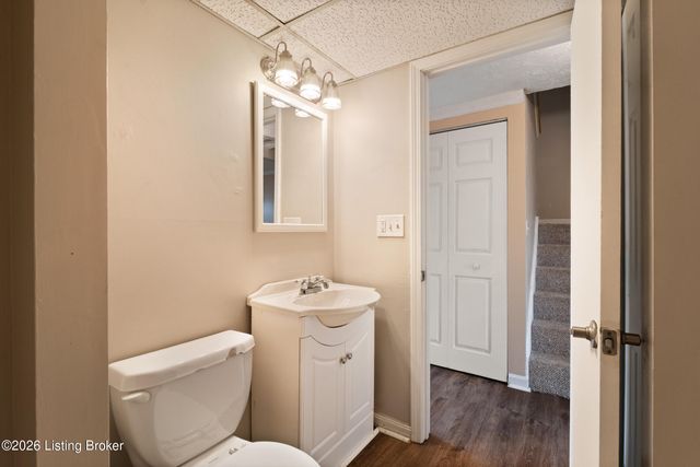 9840 Oakshire Dr, Jeffersontown, KY 40299