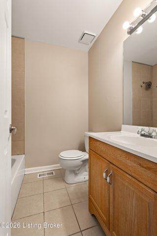 9840 Oakshire Dr, Jeffersontown, KY 40299