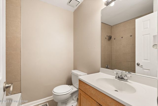 9840 Oakshire Dr, Jeffersontown, KY 40299