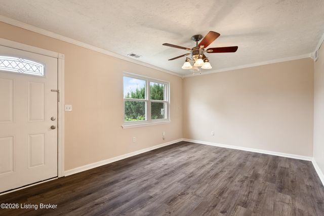 9840 Oakshire Dr, Jeffersontown, KY 40299