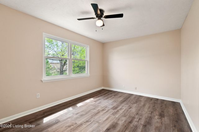 9840 Oakshire Dr, Jeffersontown, KY 40299