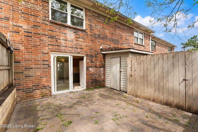 9840 Oakshire Dr, Jeffersontown, KY 40299