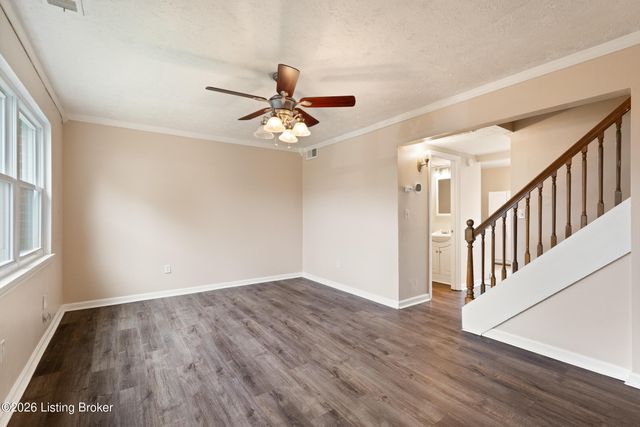 9840 Oakshire Dr, Jeffersontown, KY 40299