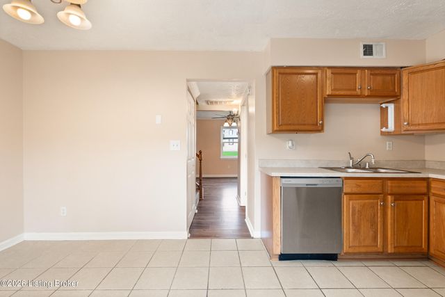 9840 Oakshire Dr, Jeffersontown, KY 40299