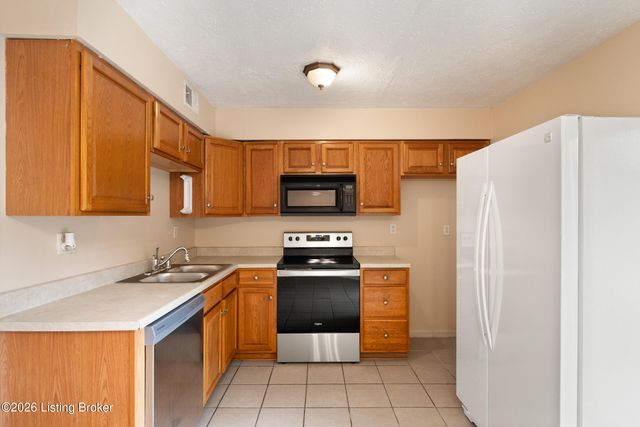9840 Oakshire Dr, Jeffersontown, KY 40299