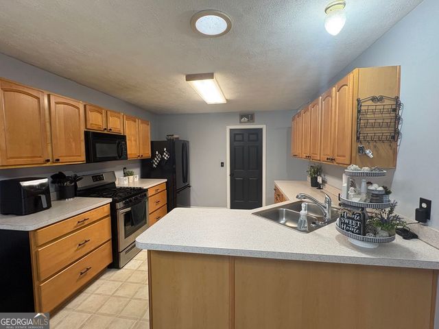 3940 Hardee Drive NW, Kennesaw, GA 30152