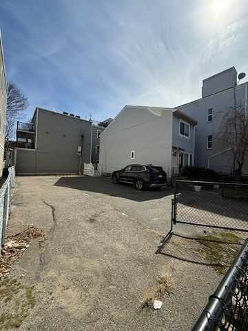 850 Dorchester Ave House, Boston, MA 02125