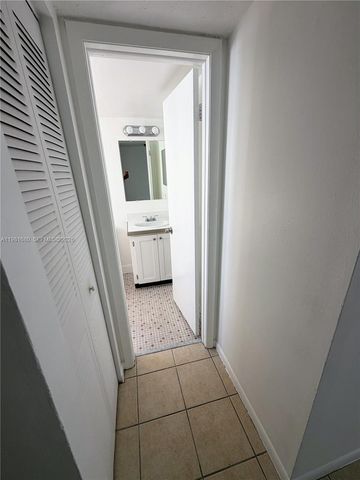 2001 Bay Dr 204, Miami Beach, FL 33141